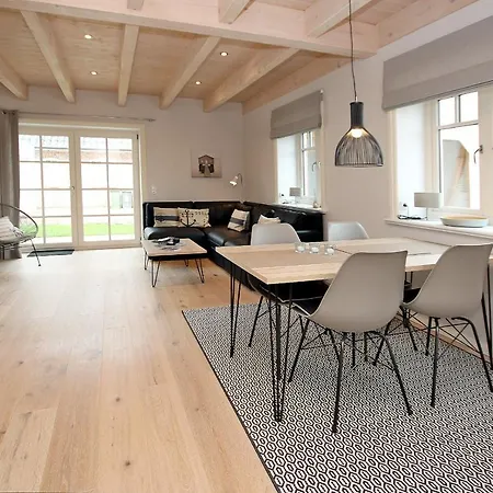 Strandstrasse 2b Rechts, Luett Seehuus