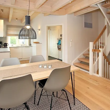 Strandstrasse 2b Rechts, Luett Seehuus